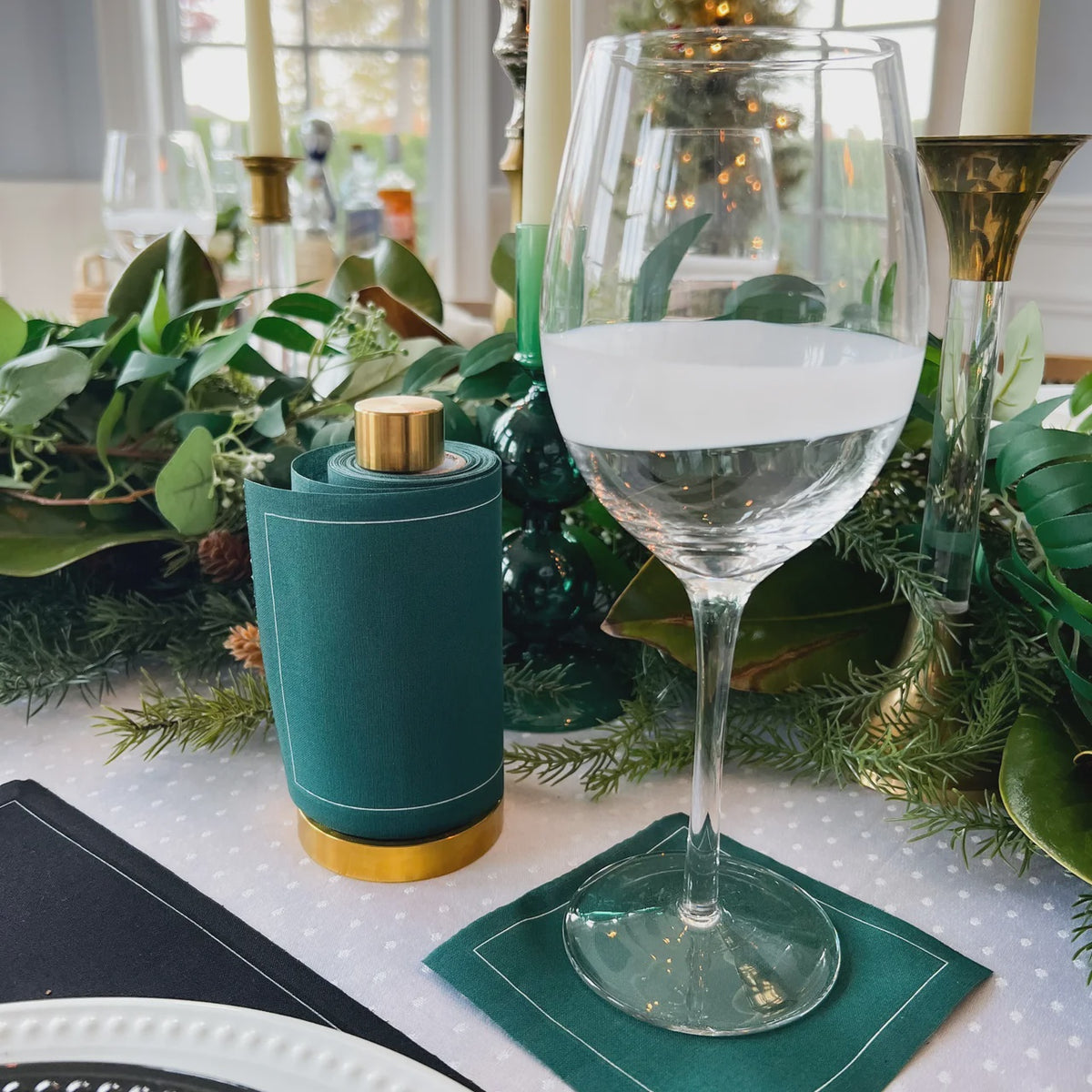 Prince of Thieves Disposable Cotton Cocktail Napkin Roll